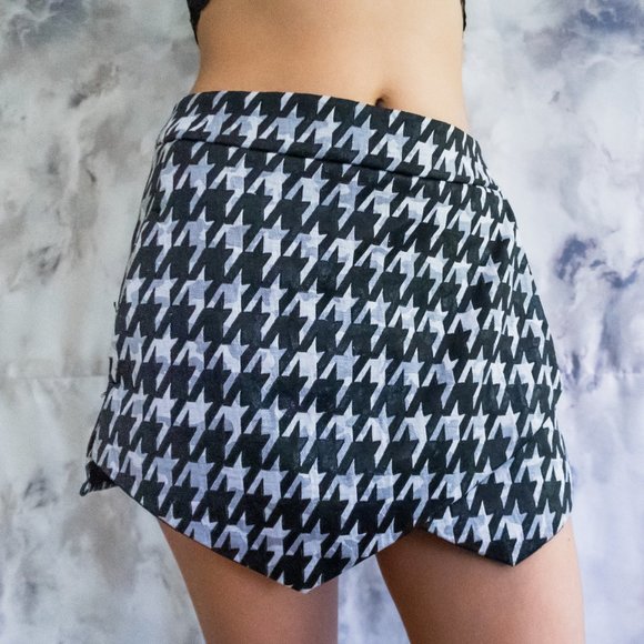 Black and white houndstooth skort - Picture 3 of 4